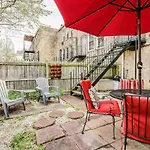City Chic -- Your Walkable, Capitol Hill Home Away From Home!