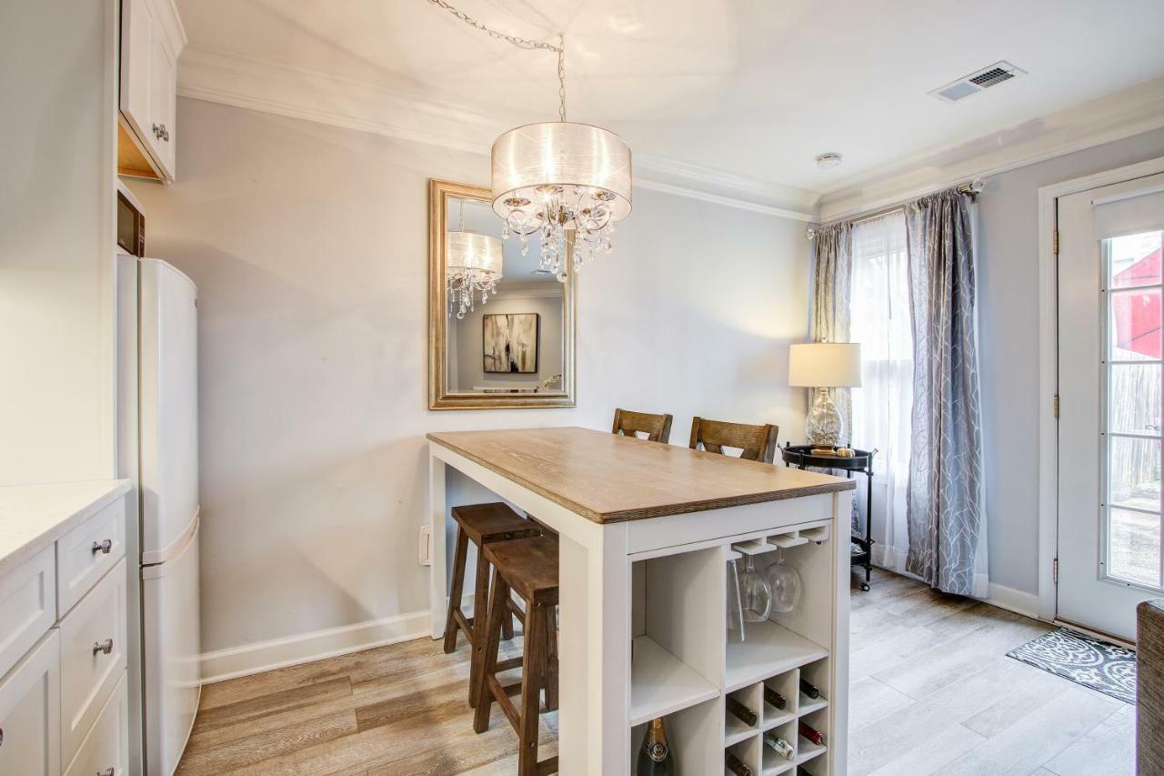 Chic -- Your Walkable, Capitol Hill Away From Home! Lejlighed