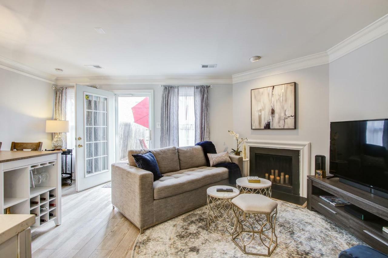 Chic -- Your Walkable, Capitol Hill Away From Home! Lejlighed