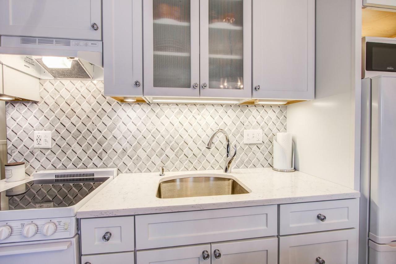 Chic -- Your Walkable, Capitol Hill Away From Home!
