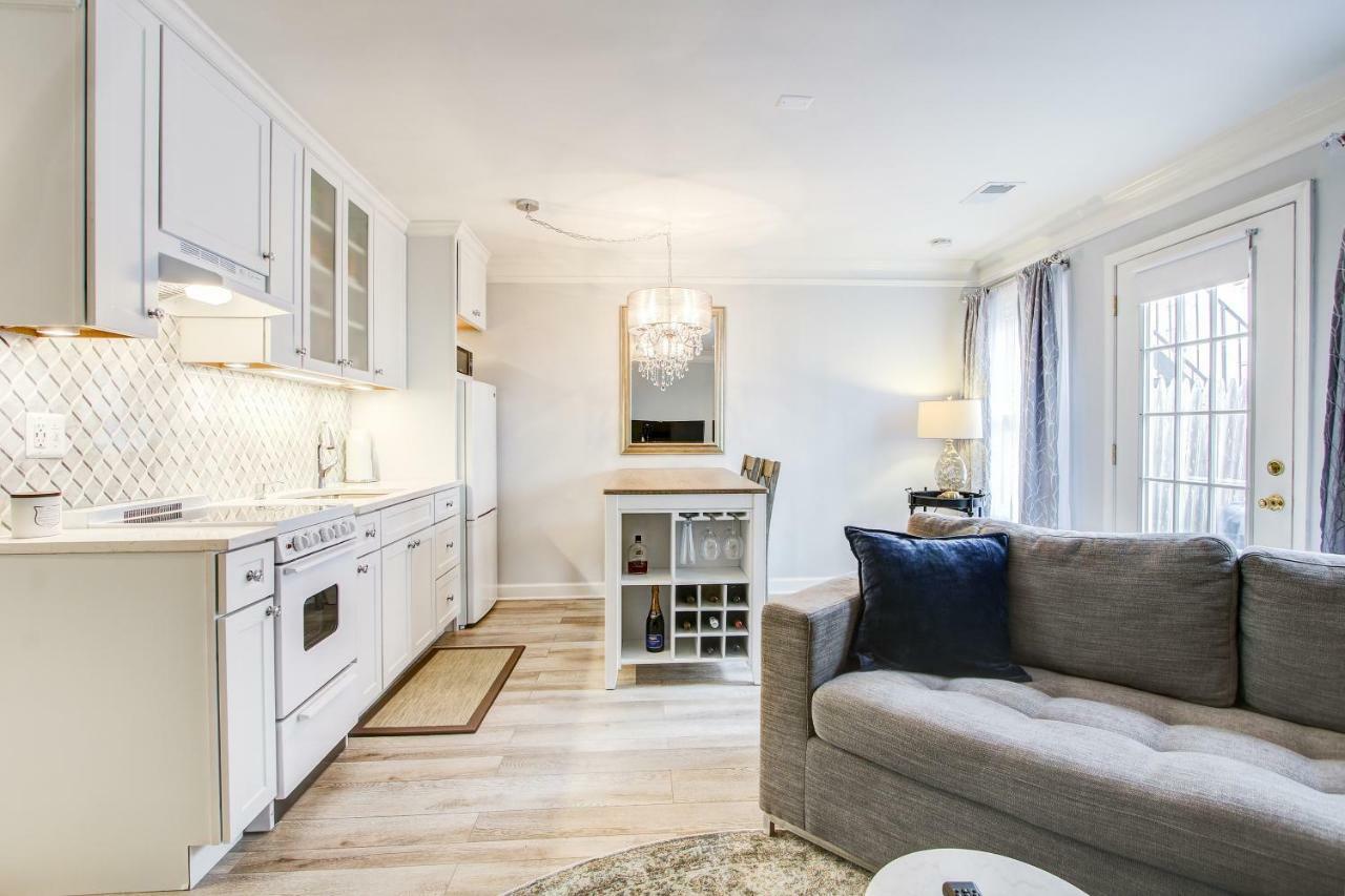 Lejlighed Chic -- Your Walkable, Capitol Hill Away From Home!