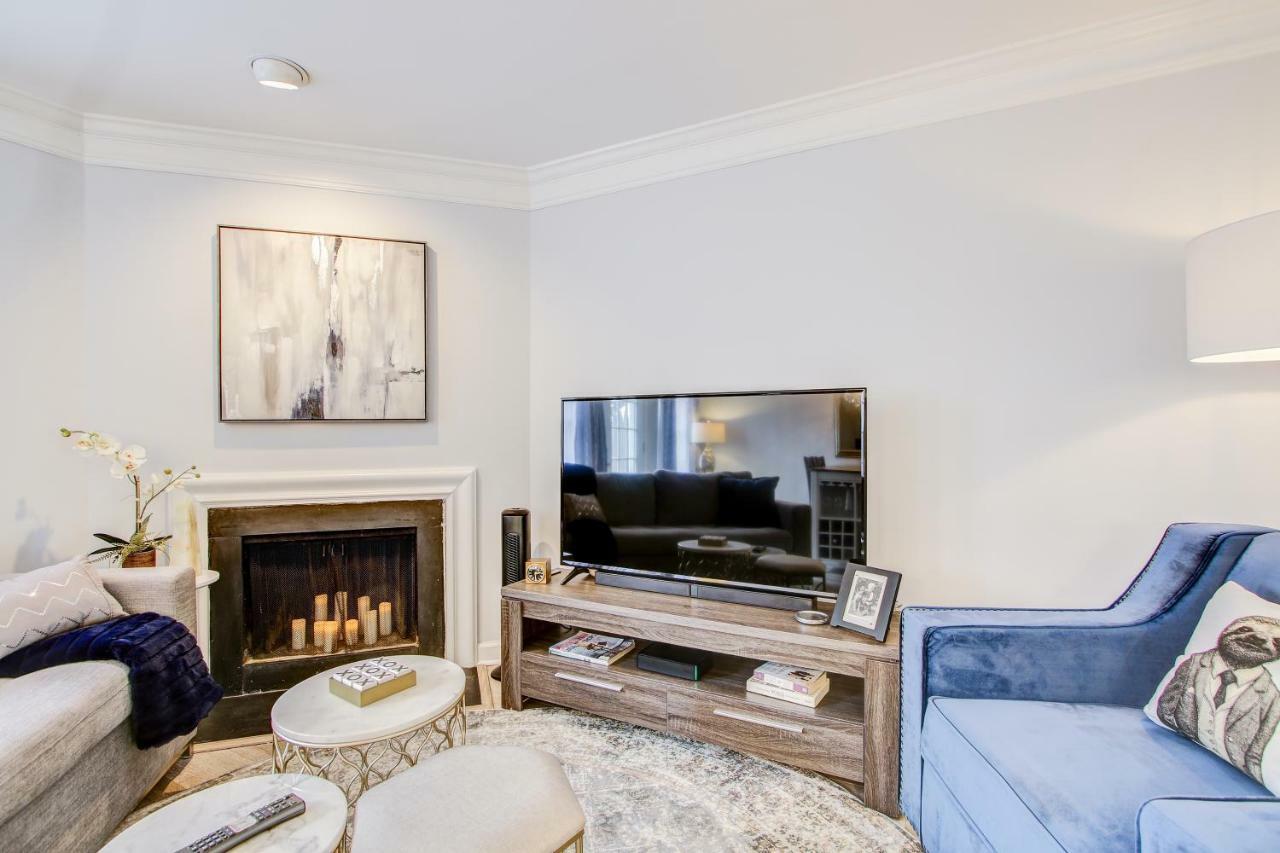 Chic -- Your Walkable, Capitol Hill Away From Home! Lejlighed