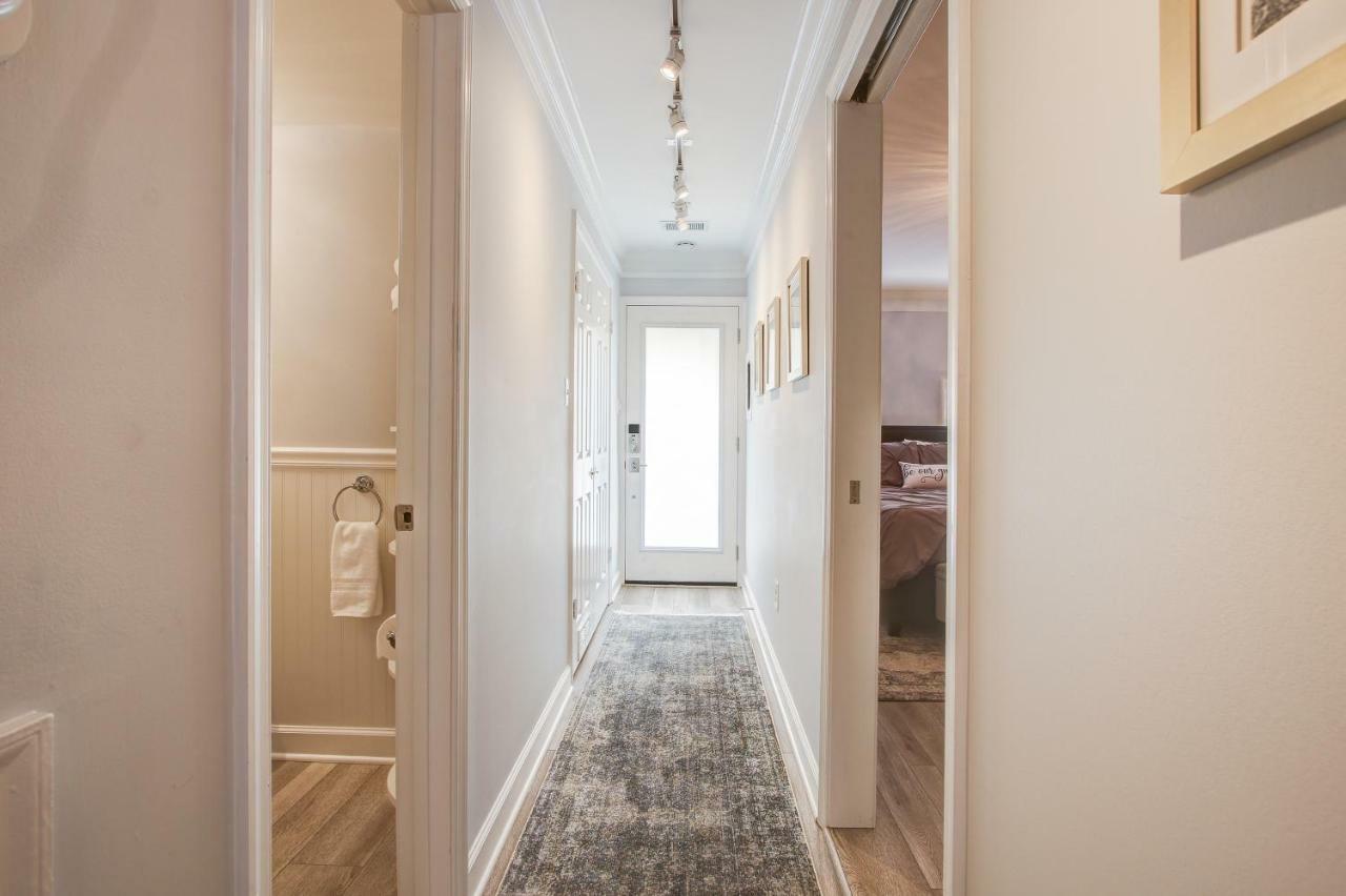 Lejlighed Chic -- Your Walkable, Capitol Hill Away From Home! *